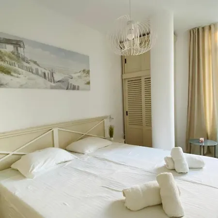 Apartello Modern In Downpark Apartment